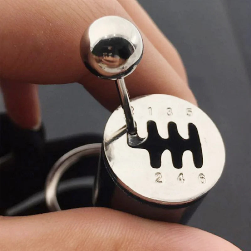 Chaveiro de peças de carros