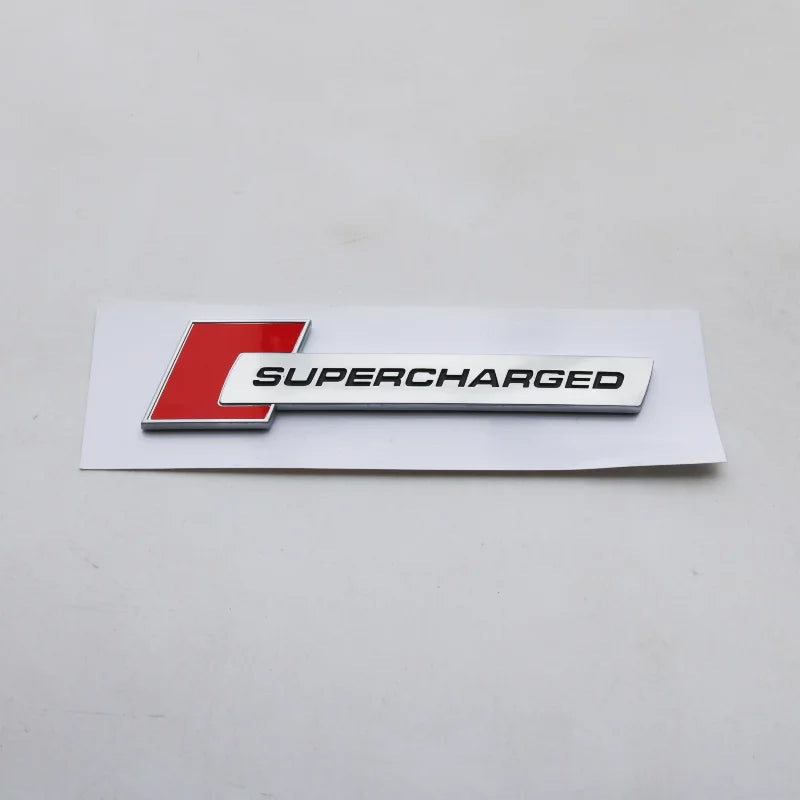 Coffre arrière de voiture avec logo suralimenté 