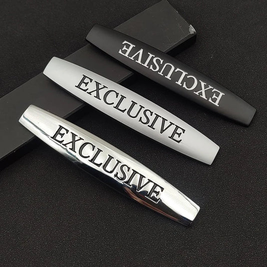 Carro com distintivo exclusivo de metal Modelo 3D
