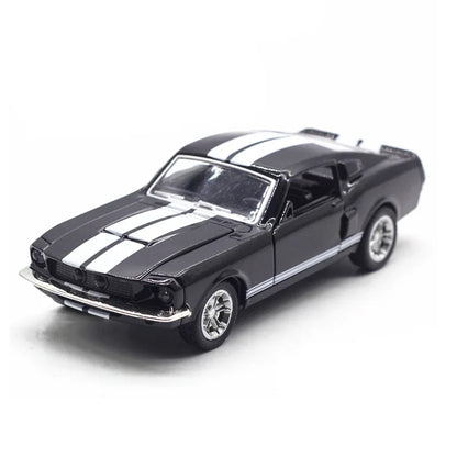 Ford Mustang Classic 1:32 Die-Cast Model Car