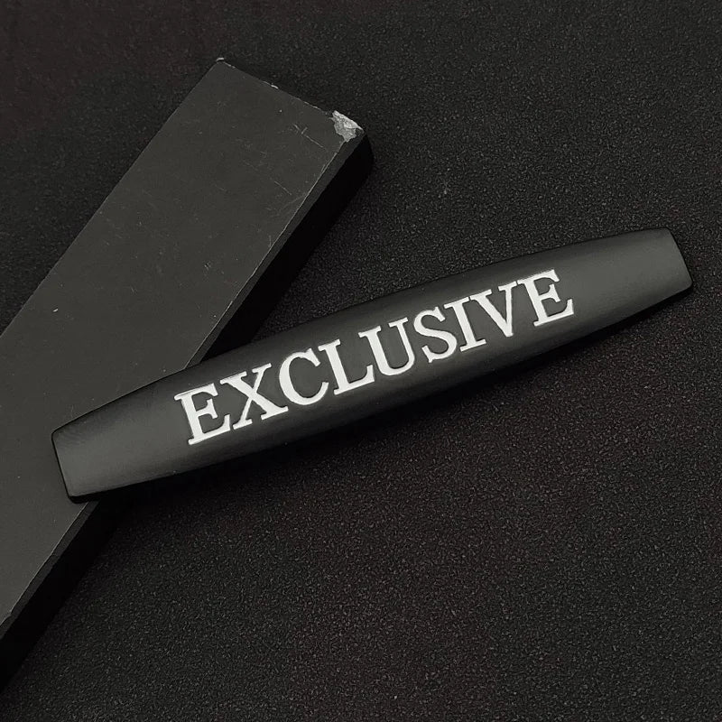 Voiture insigne exclusive en métal 3D
