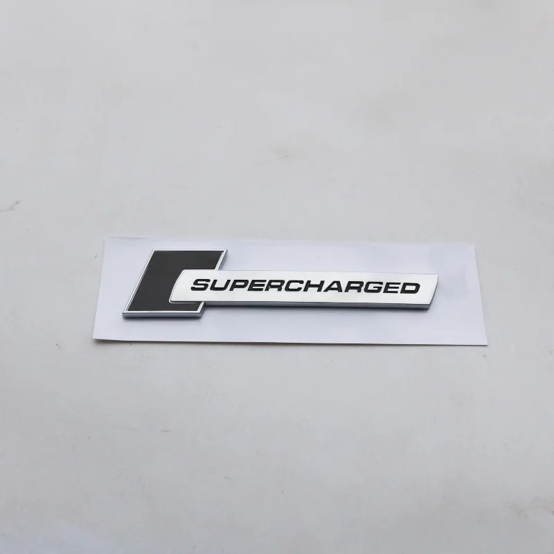 Coffre arrière de voiture avec logo suralimenté 