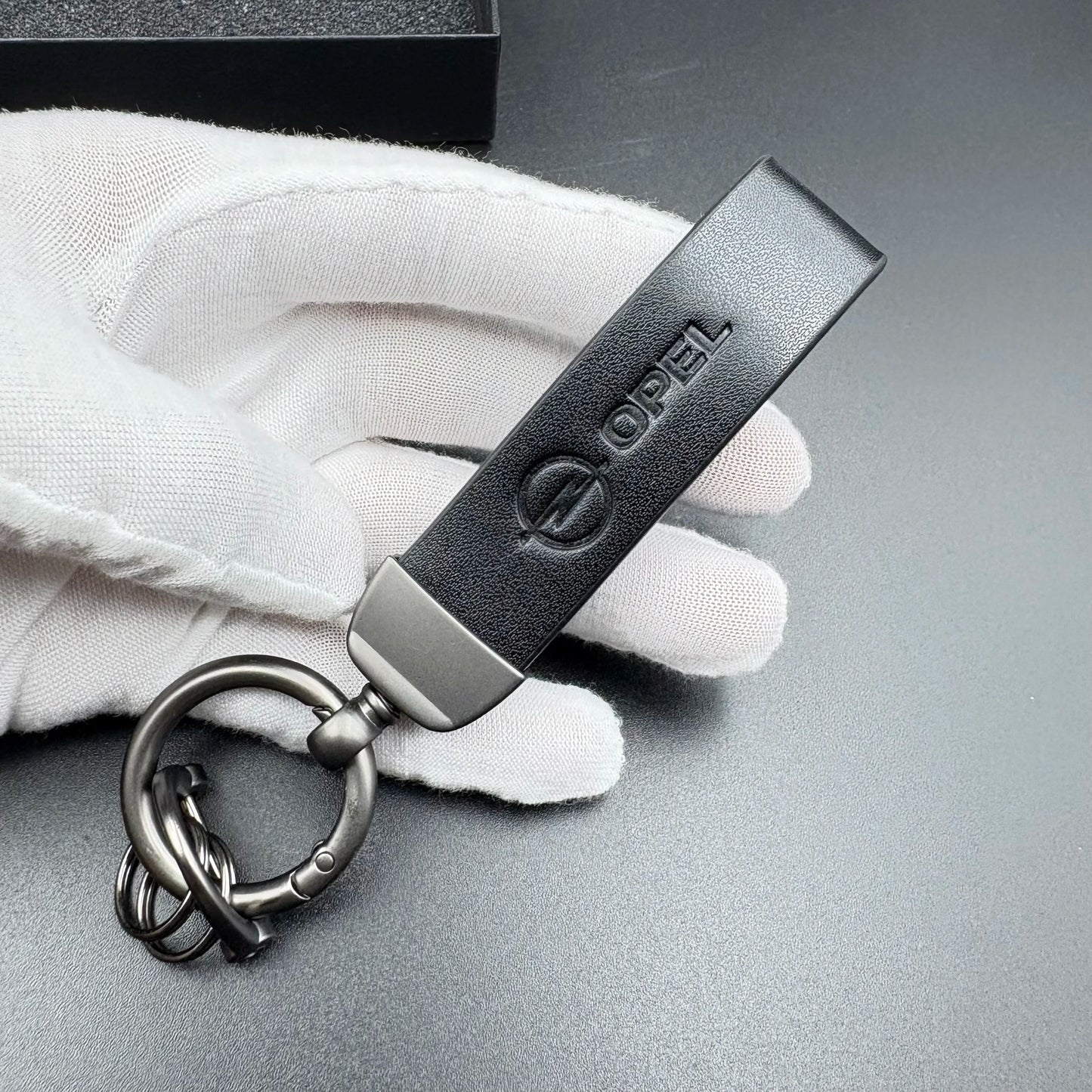 Porte-clés en métal et cuir Opel 