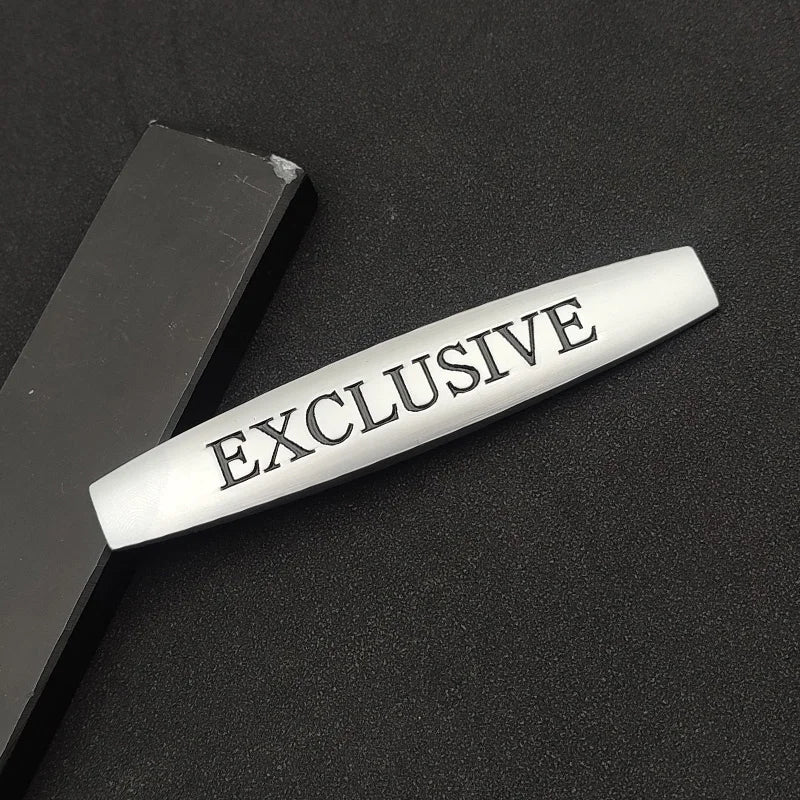 Voiture insigne exclusive en métal 3D