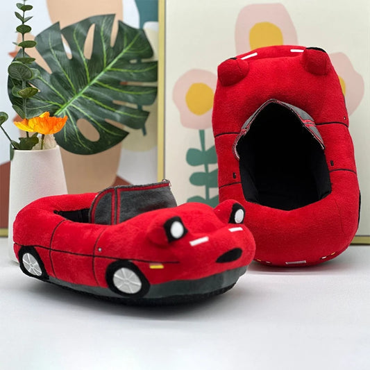 Pantoufles en peluche en forme de voiture rouge 